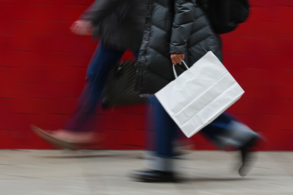 Wall Street Eyes Major Retailers’ Earnings and Fed Insights