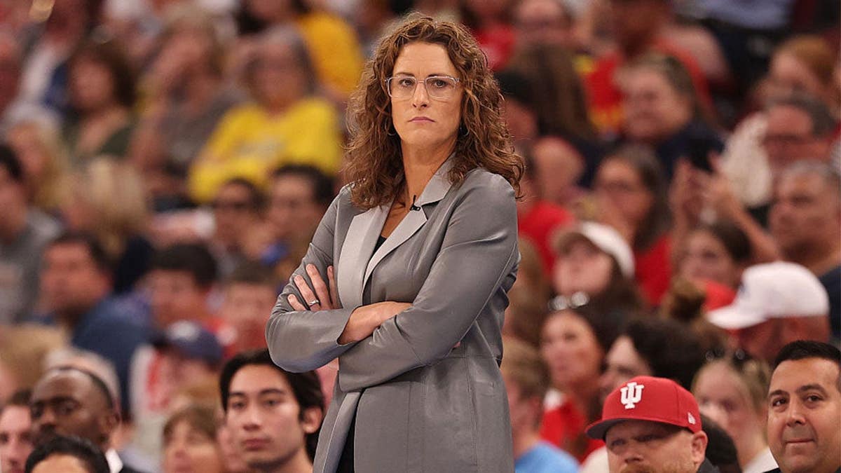 Indiana Fever Coach Faces Boos Amid Controversy