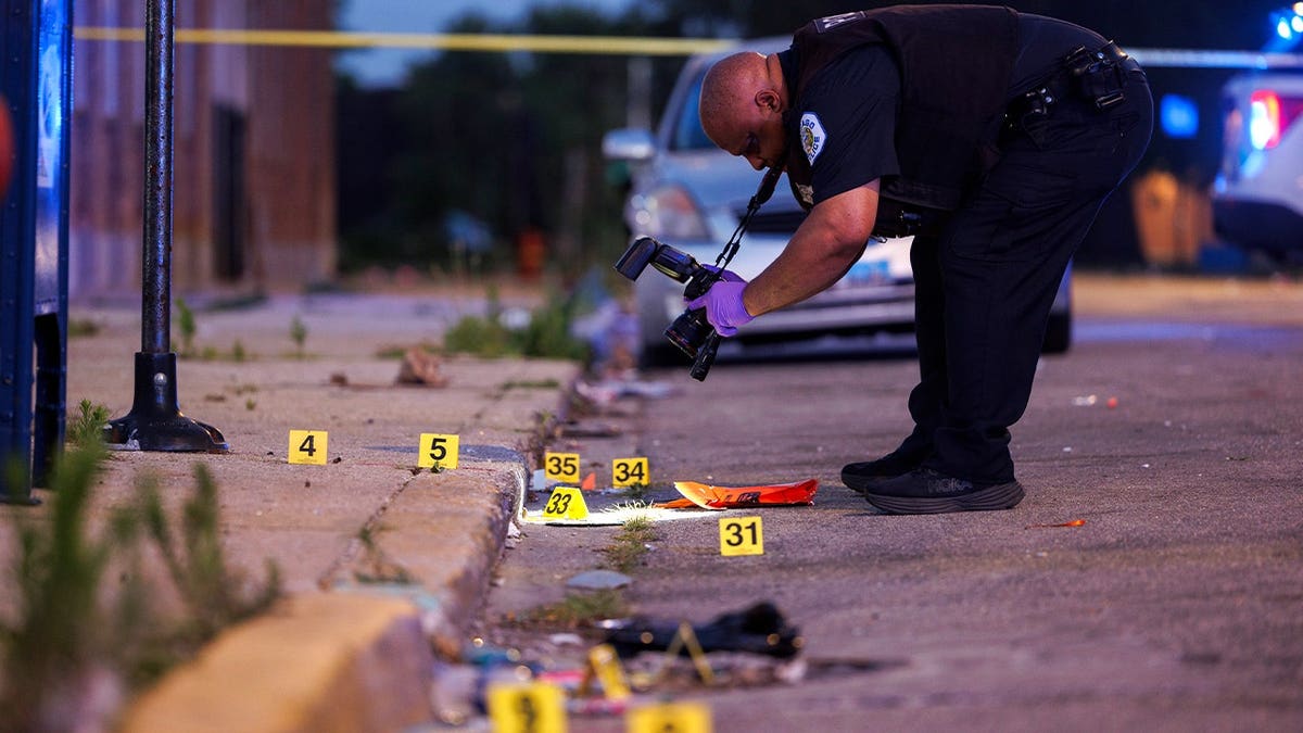 Chicago Crime Solution Could Involve National Guard, Says Former Detective