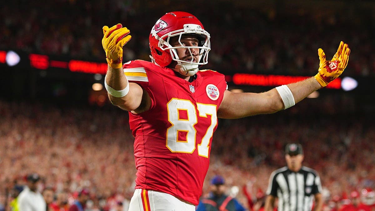 Travis Kelce Shines as Taylor Swift Cheers Him on at Arrowhead Stadium