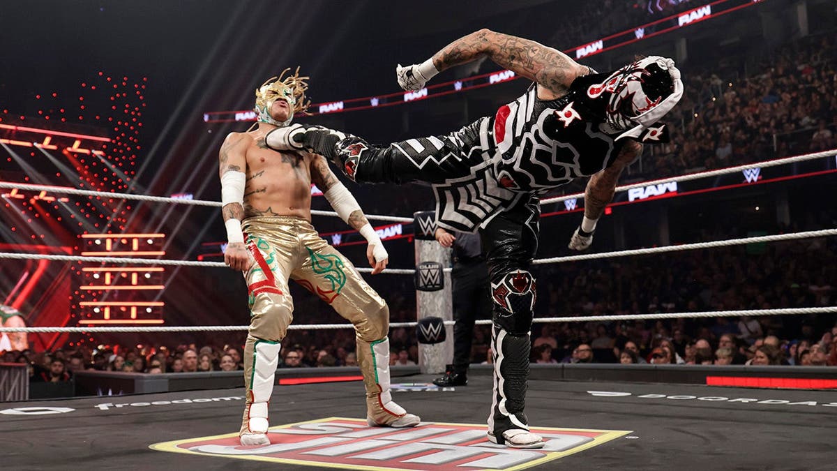 Penta Triumphs in Lucha Battle for Championship Opportunity