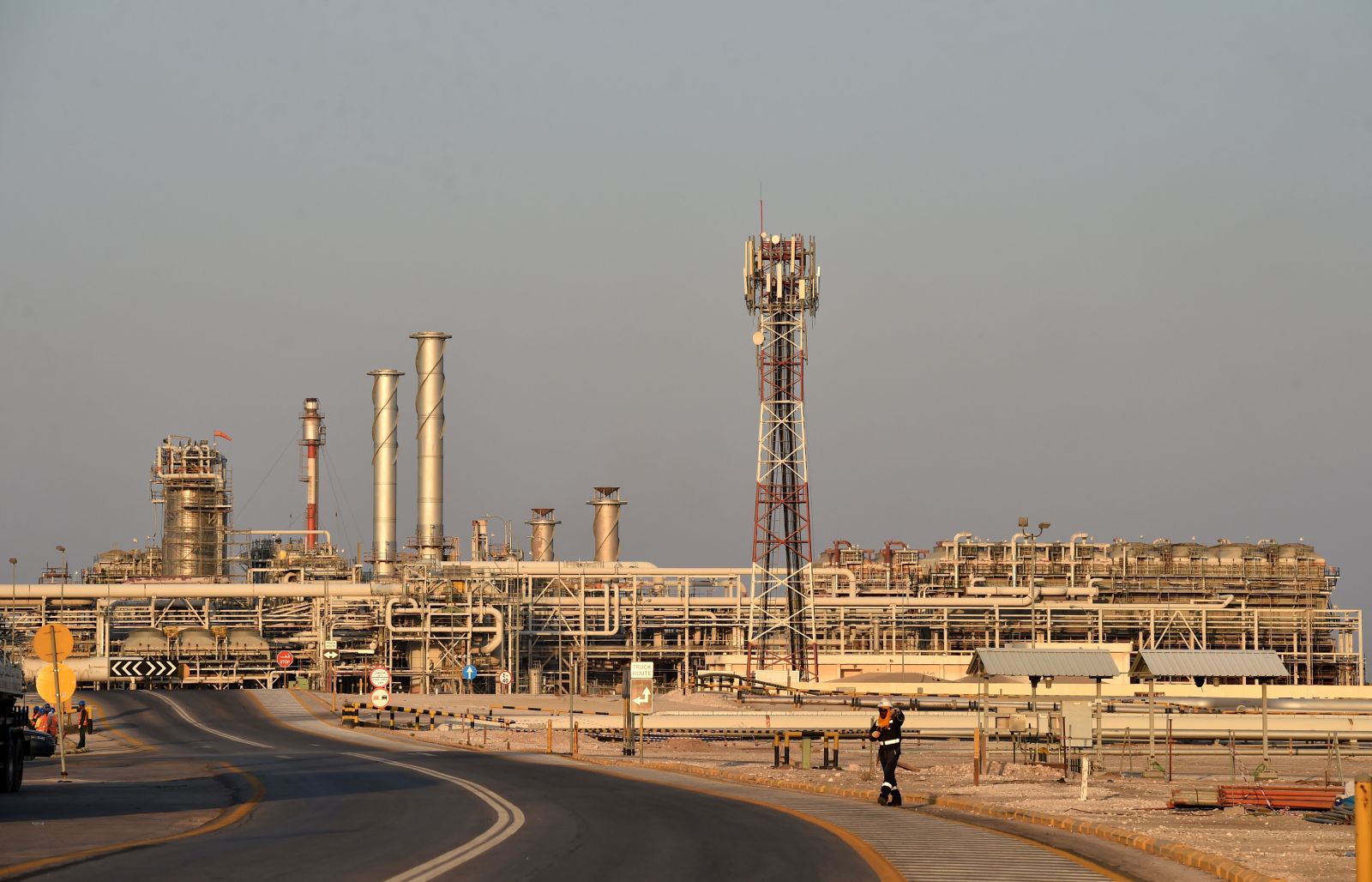 Saudi Arabia Faces Oil Export Challenge Amid Pipeline Closure