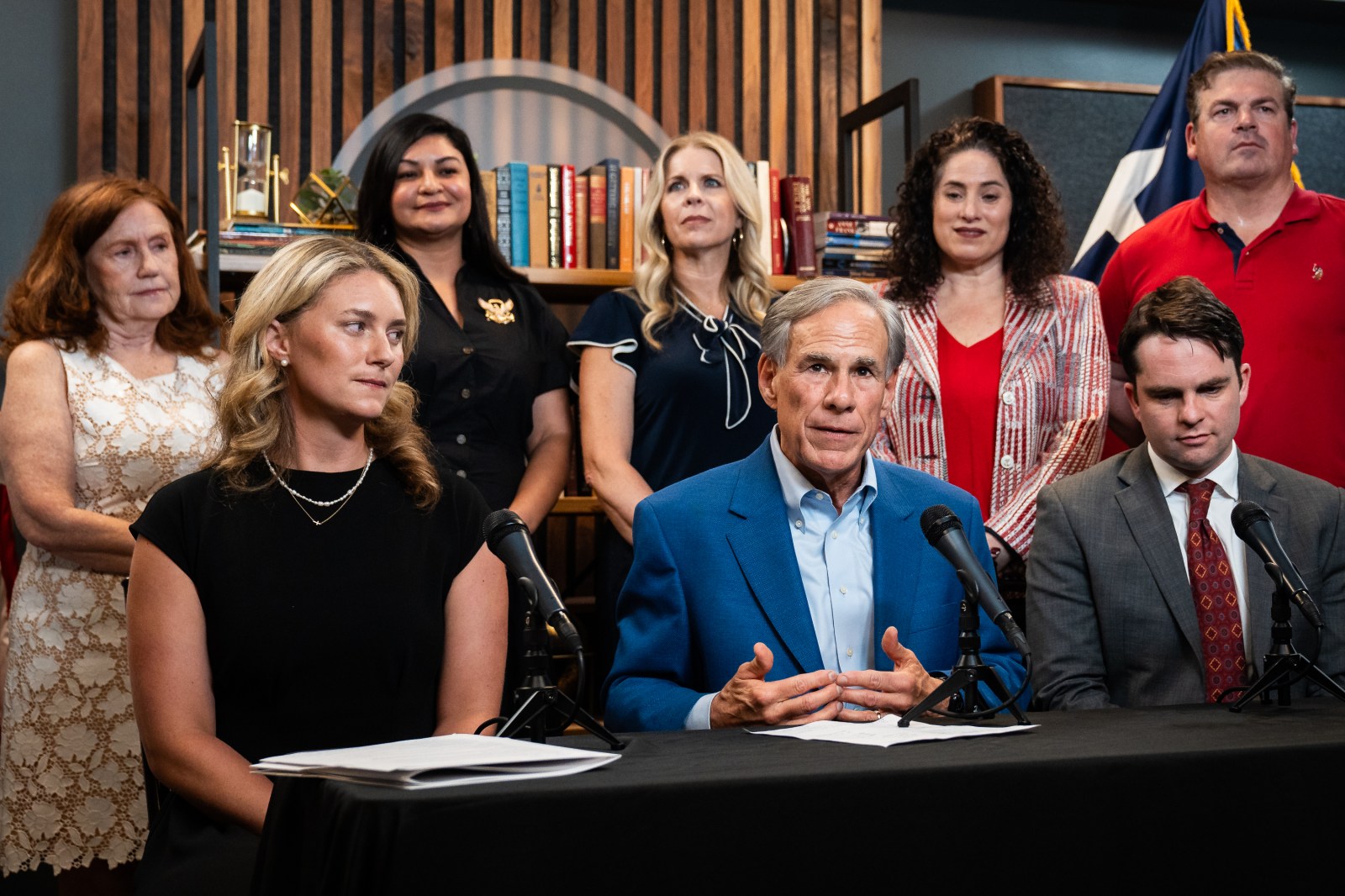Texas Gubernatorial Race: Abbott and Hinojosa Tied in Latest Polls