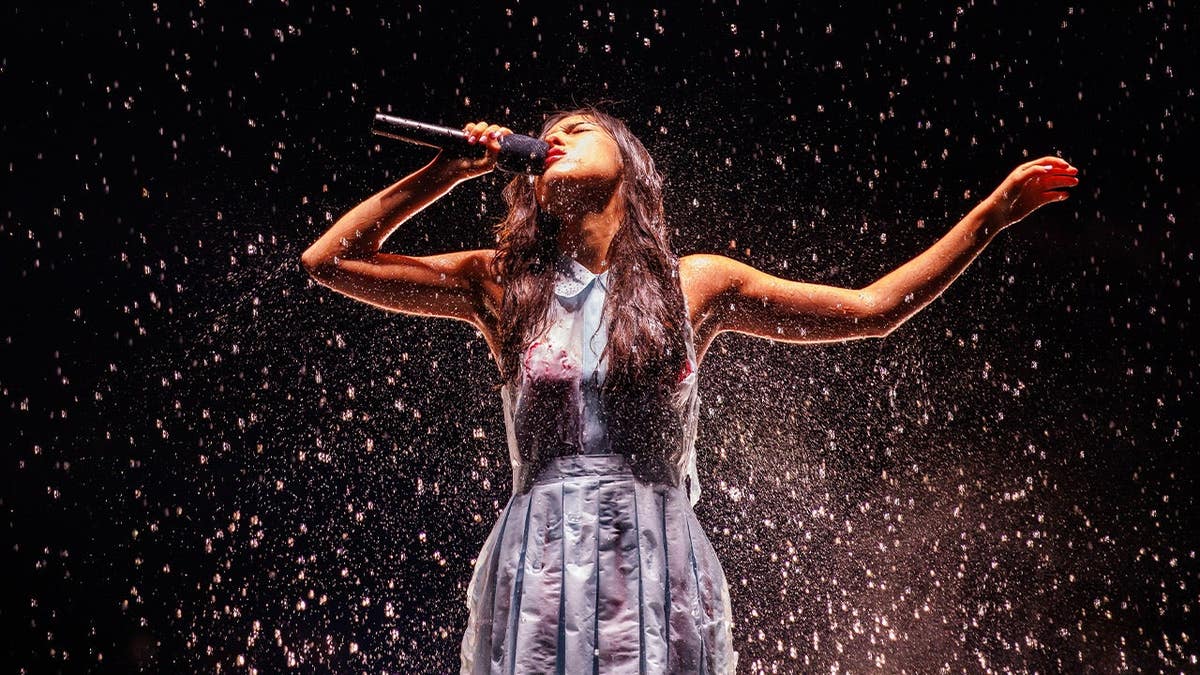 Olivia Rodrigo’s Dazzling Start to ‘The Unraveled Tour’