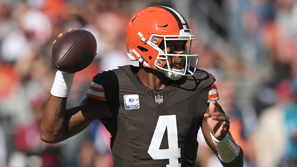 Cleveland Browns’ Quarterback Dilemma: Deshaun Watson’s Start Sparks Debate