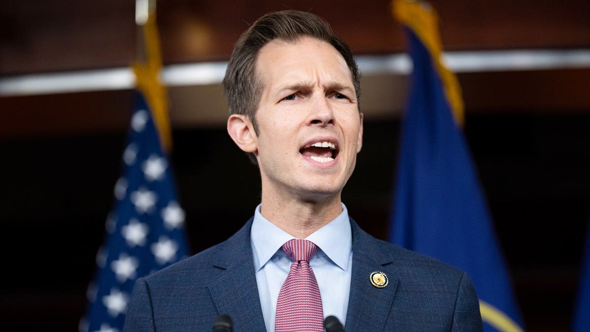 Auchincloss Advances in Massachusetts’ 4th Congressional District Against Poulos
