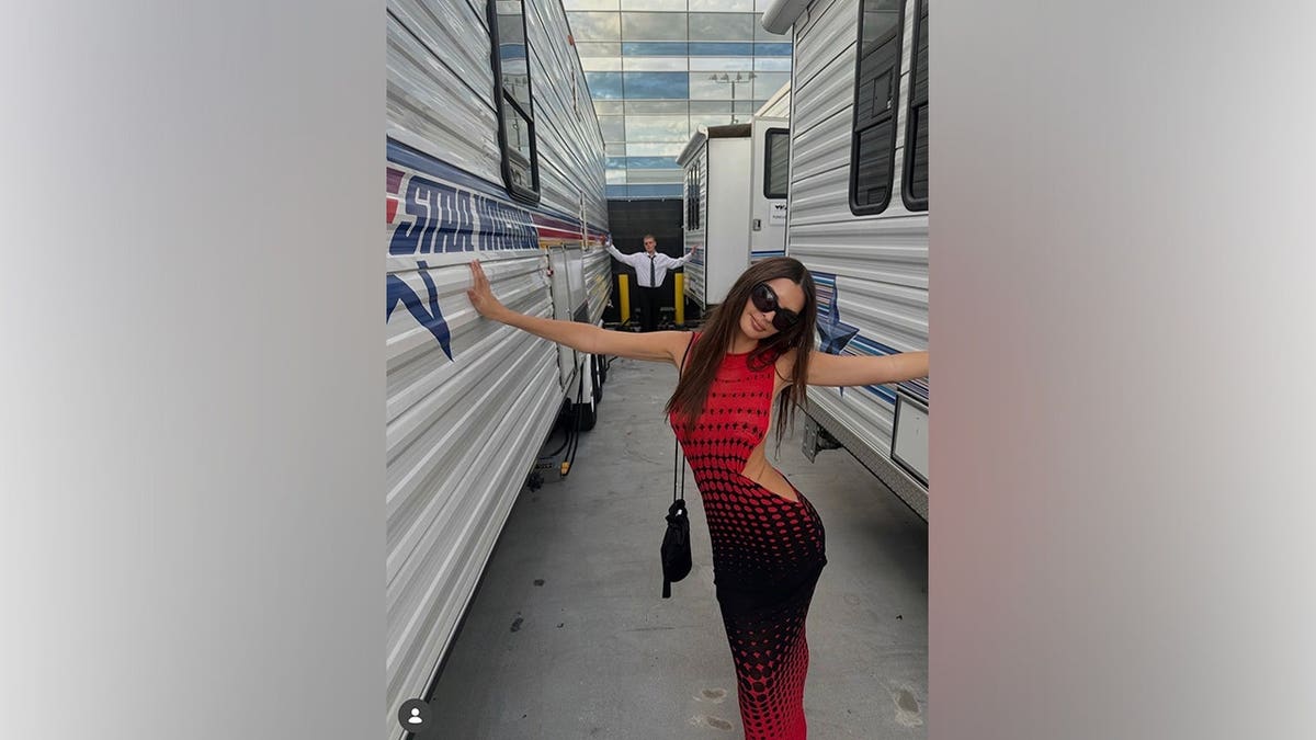 Emily Ratajkowski’s Personal Touch at the 2026 VMAs
