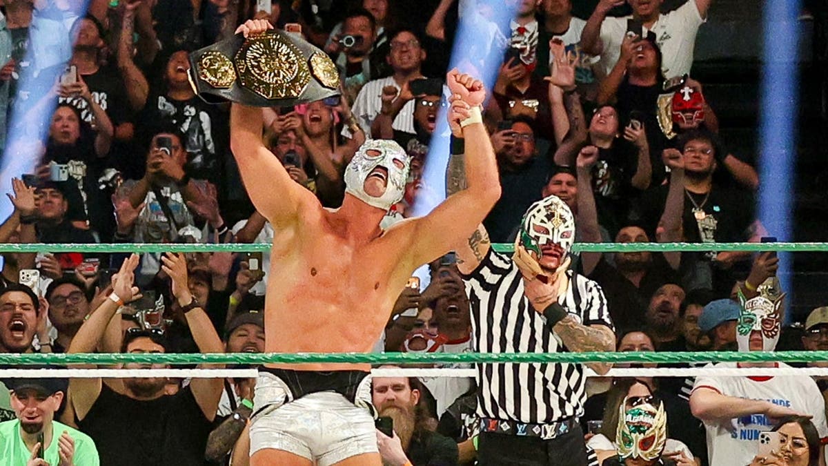El Grande Americano Triumphs Over Dominik Mysterio at Triplemania 34