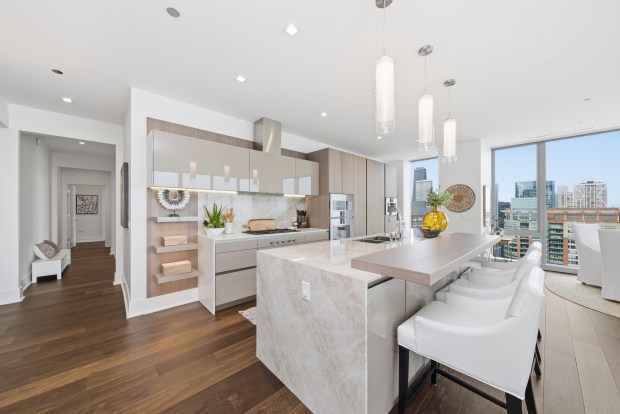 Prime Chicago Loop Residence with Stunning Views Listed at $2.5M