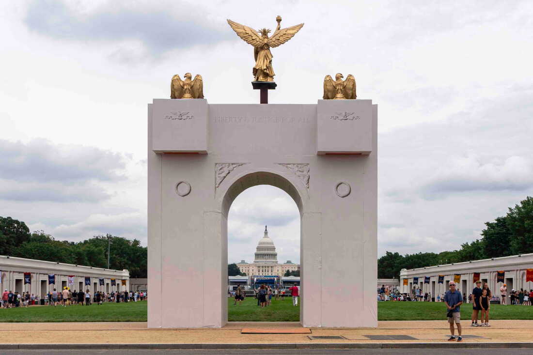 Trump’s Proposed Triumphal Arch Faces Opposition