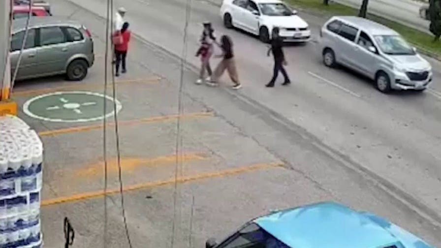 Store Manager Saves Young Girl in Traffic Incident