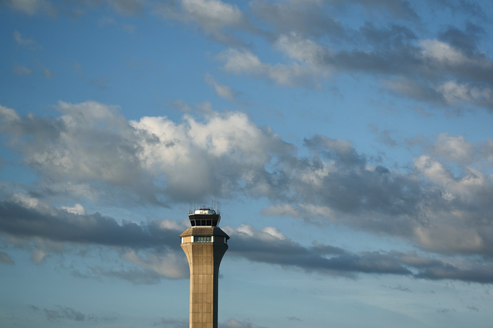 FAA Technology Outage Causes Widespread Flight Disruptions in Northeast