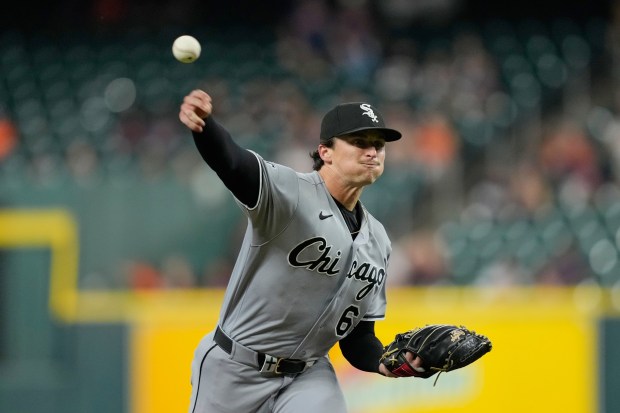 Astros Defeat White Sox with Late-Inning Surge