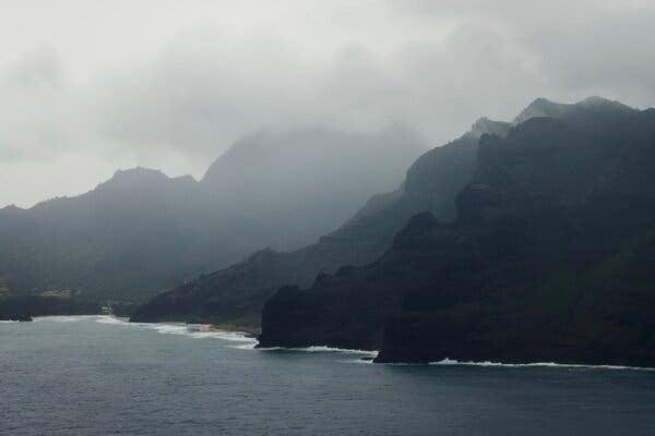Hurricane Lowell Approaches Kauai Amidst Planned Celebrations
