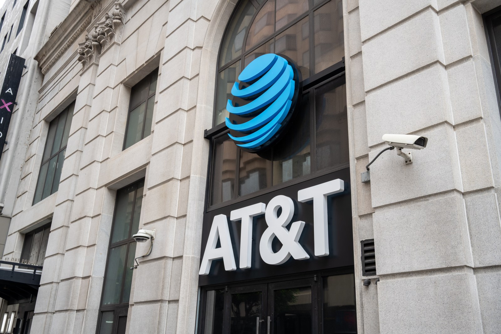 AT&T Users Report Widespread Service Disruptions