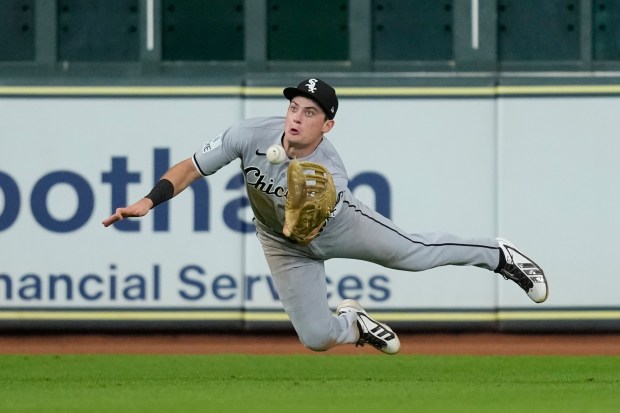 White Sox Triumph Over Astros with Strong Pitching and Late Runs