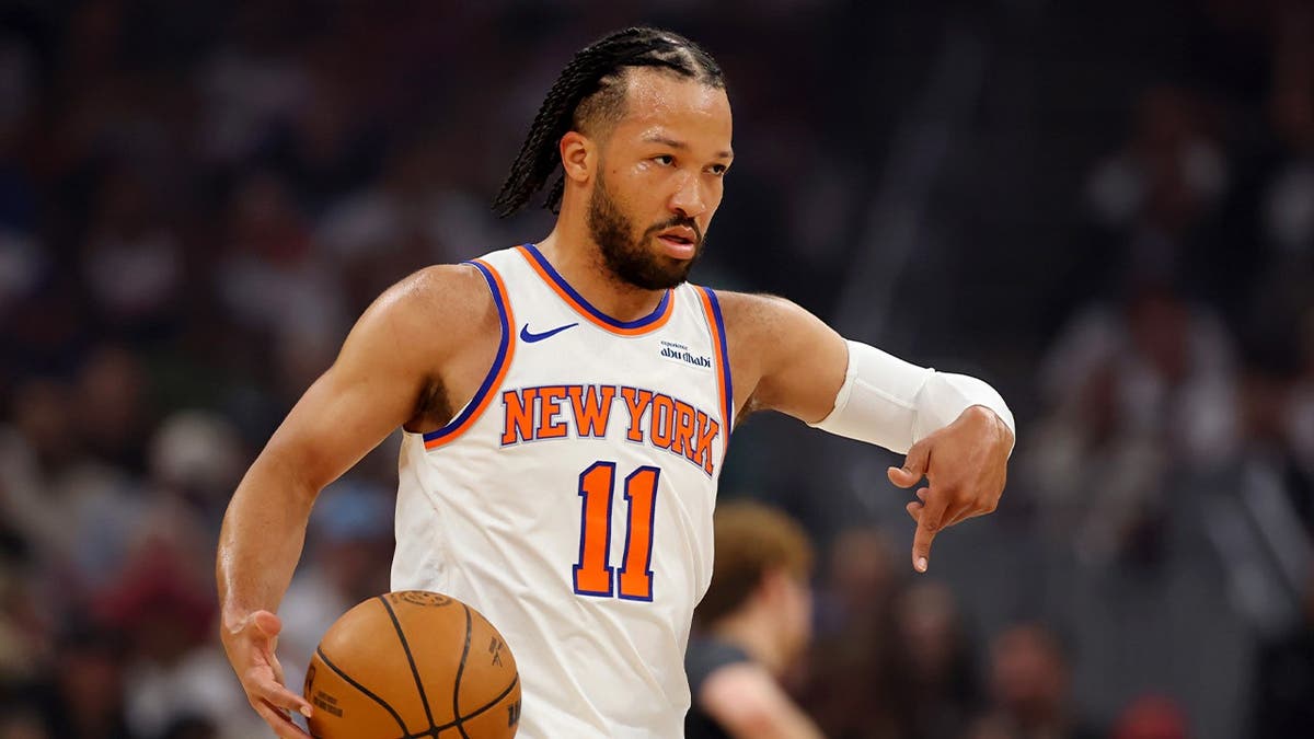 New Season of ‘Saturday Night Live’ Kicks Off with Knicks Star Jalen Brunson