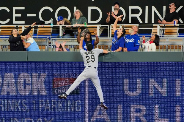 Chicago White Sox Triumphs Over Kansas City Royals with Powerful Offense