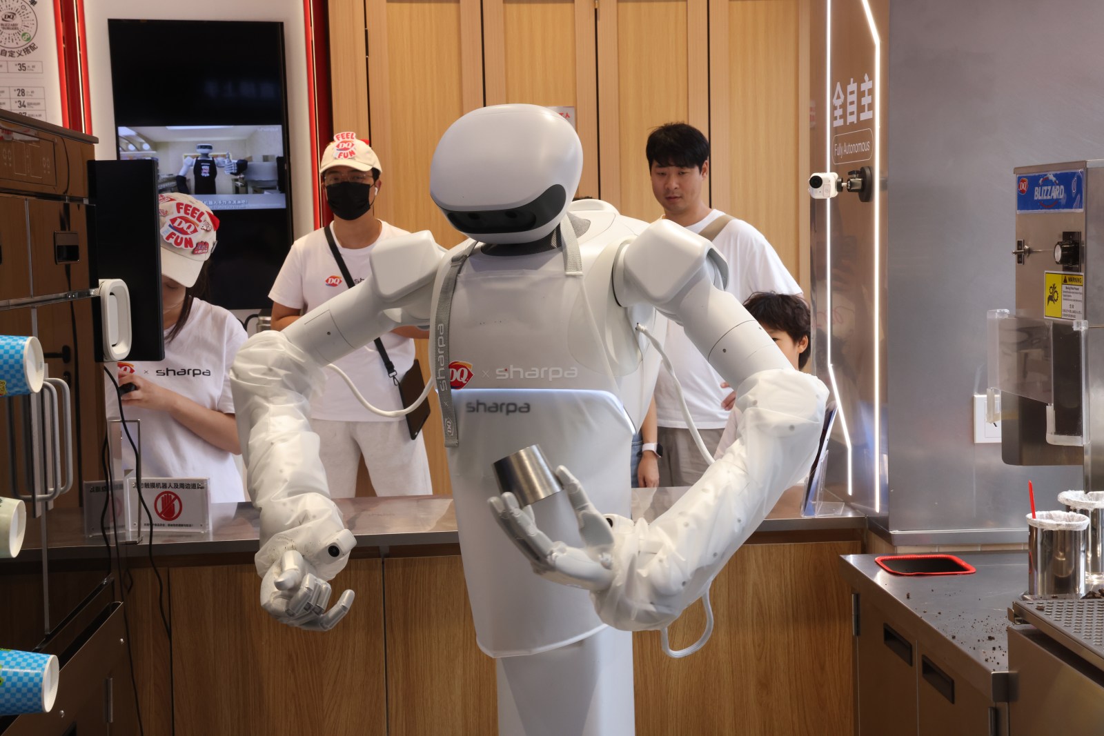 AI and Human Interaction in Modern Restaurants
