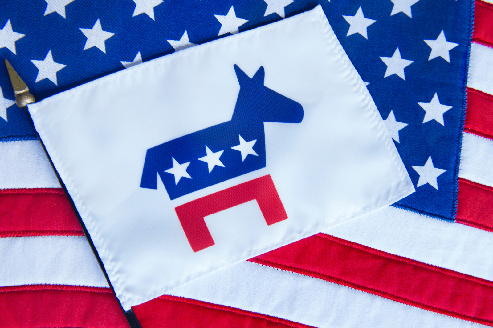 Democrats Narrowly Ahead on Economic Trust Ahead of Midterms