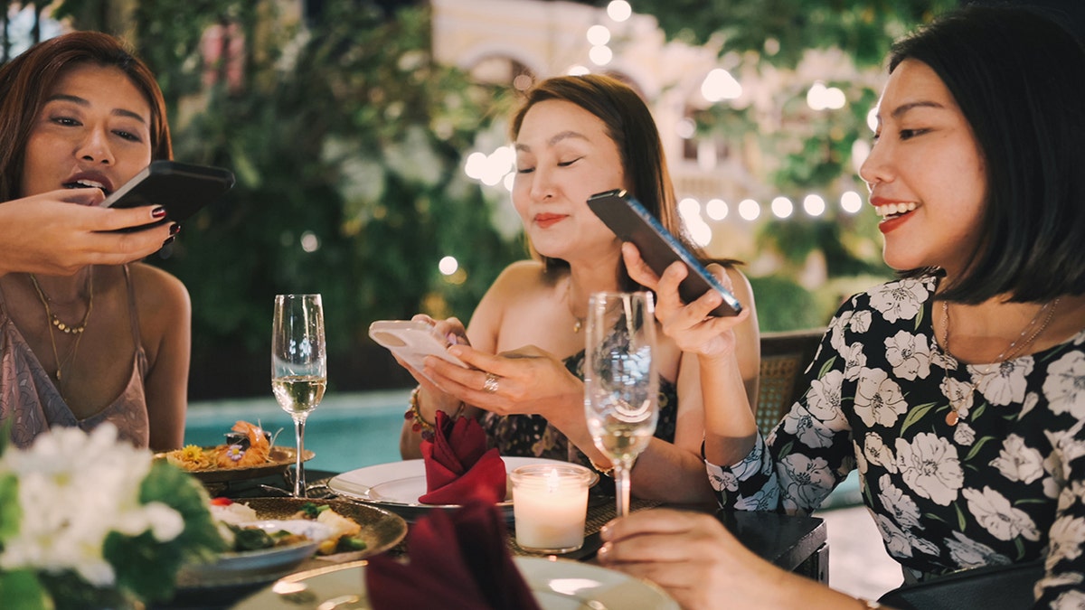 Restaurants Encourage Guests to Ditch Phones for a Better Dining Experience