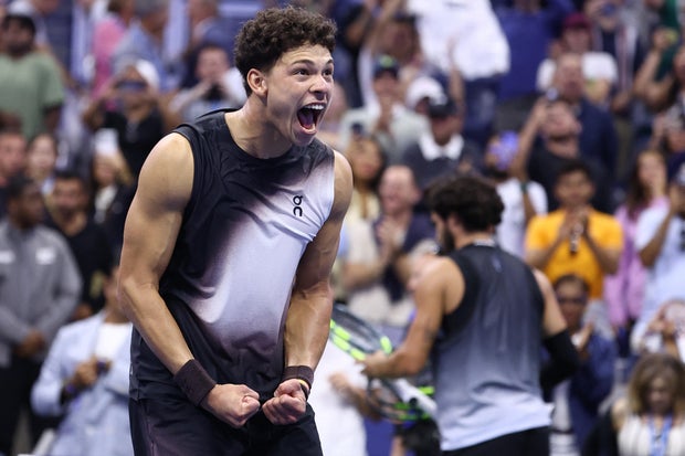 Shelton Triumphs Over Alcaraz in Historic U.S. Open Match