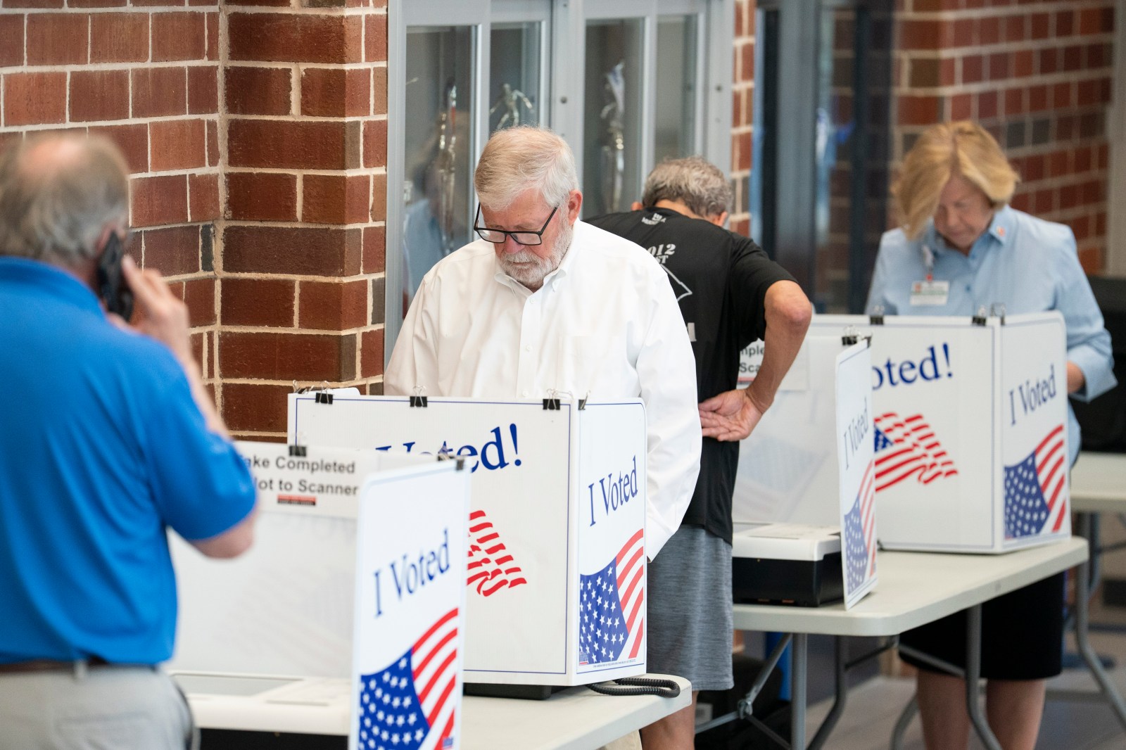 Democrats Hold Advantage Ahead of Midterm Elections, Gallup Poll Finds