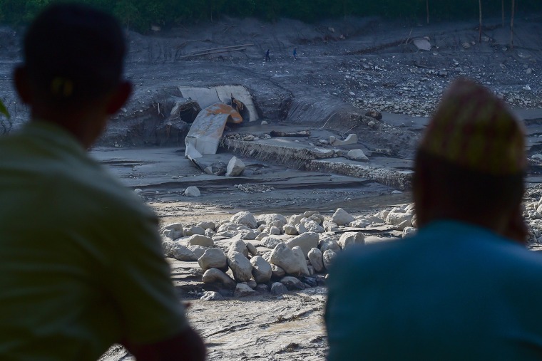 Nepal Struggles with Aftermath of Himalayan Catastrophe