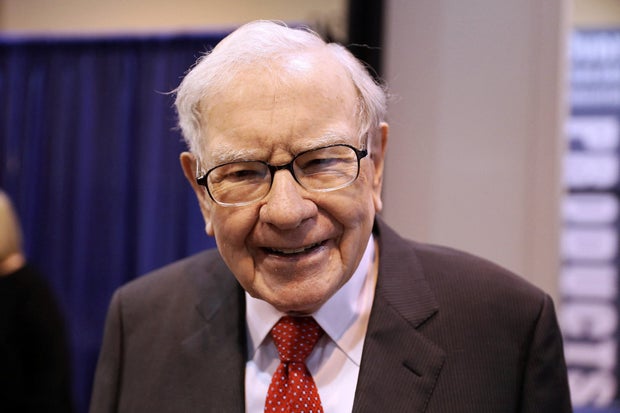 Warren Buffett Transitions to Chairman Emeritus of Berkshire Hathaway