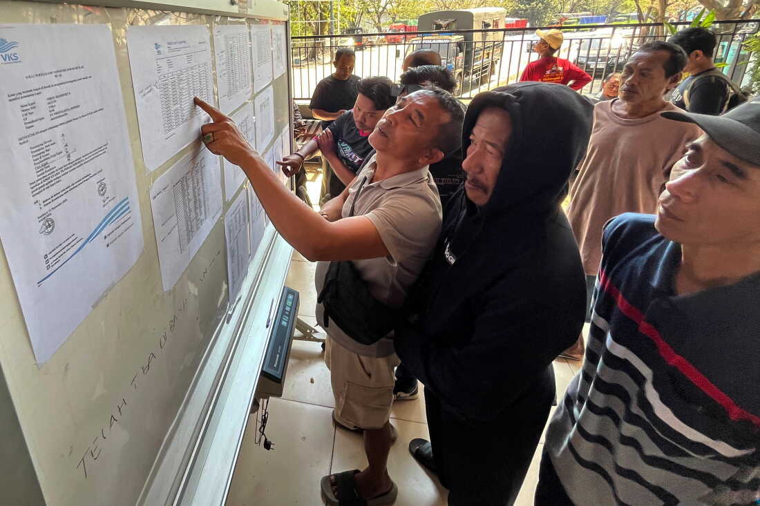 Indonesian Authorities Intensify Search After Ferry Overturns in Java Sea