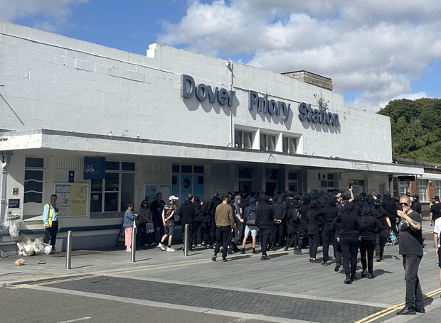 Anti-Migrant Protests Disrupt Traffic in Dover and Portsmouth