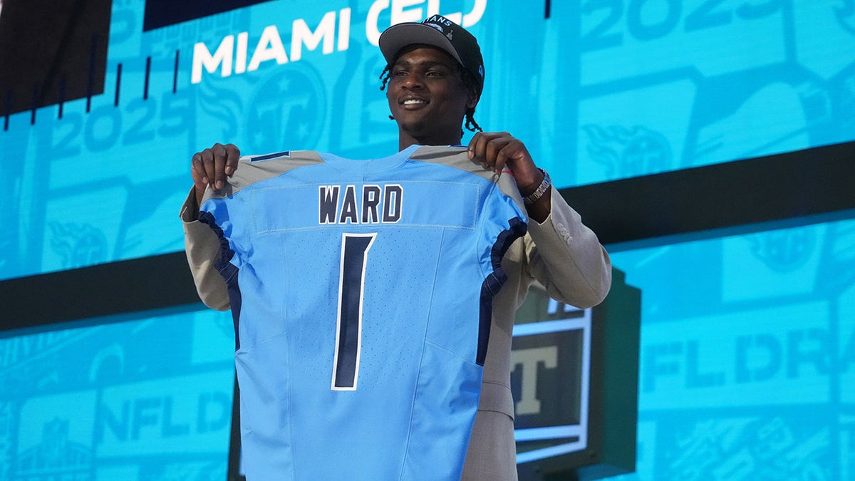 Family of Titans QB Faces Online Harassment Amid Performance Discussion