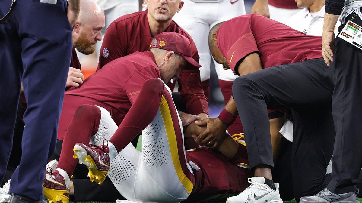 Jayden Daniels’ Elbow Injury Pushes Commanders to Reassess Season Strategy
