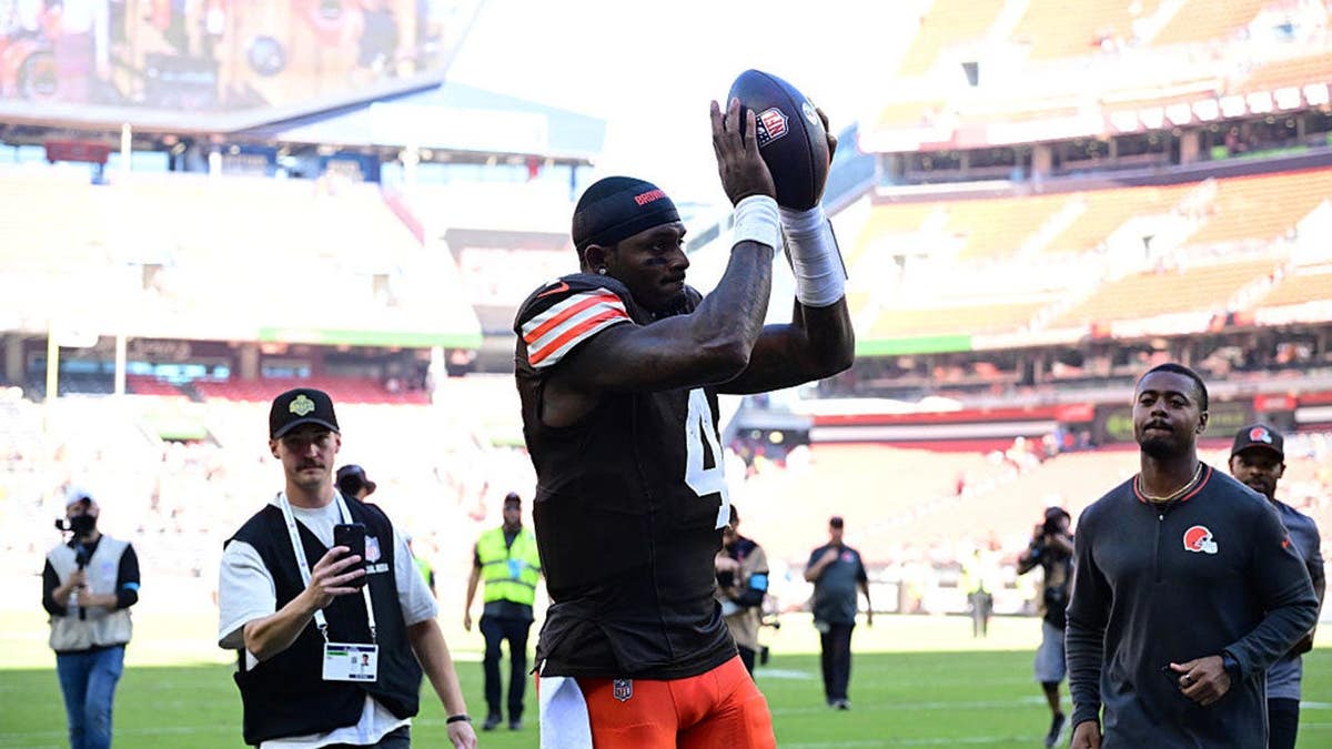 Deshaun Watson Turns Hostility into Cheers During Browns’ Victory