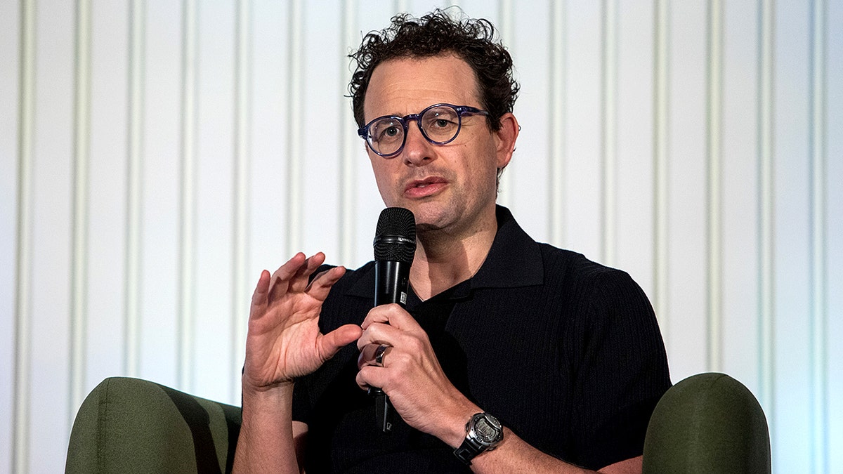 Anthropic CEO Warns of AI Arms Race Between US and China