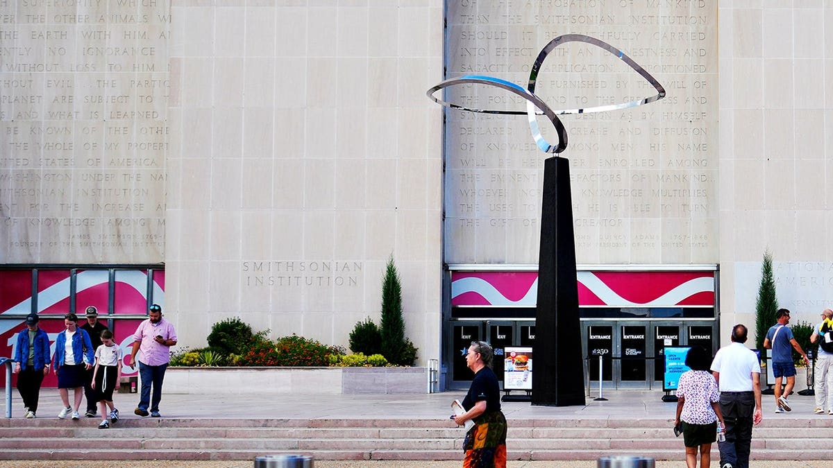 Smithsonian Faces Controversy Over Political Themes in Exhibitions