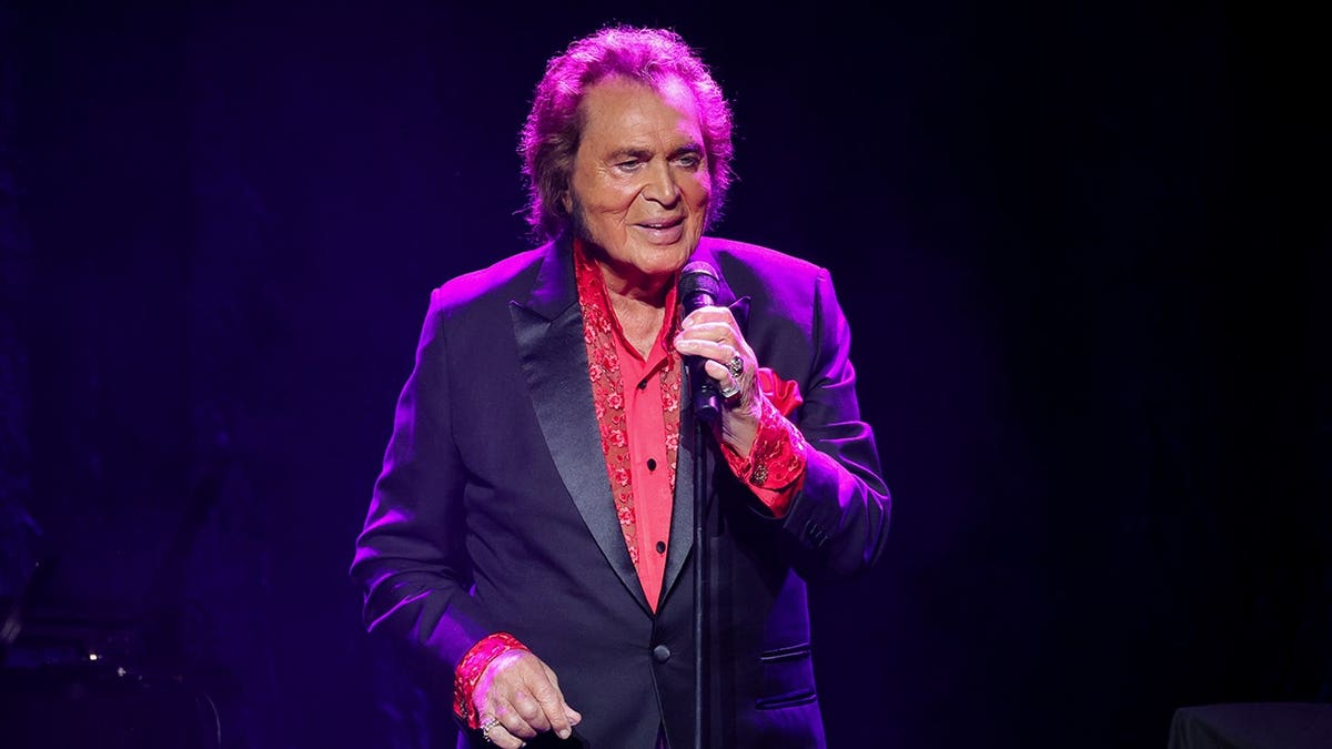 Engelbert Humperdinck’s Army Experience and Music Success