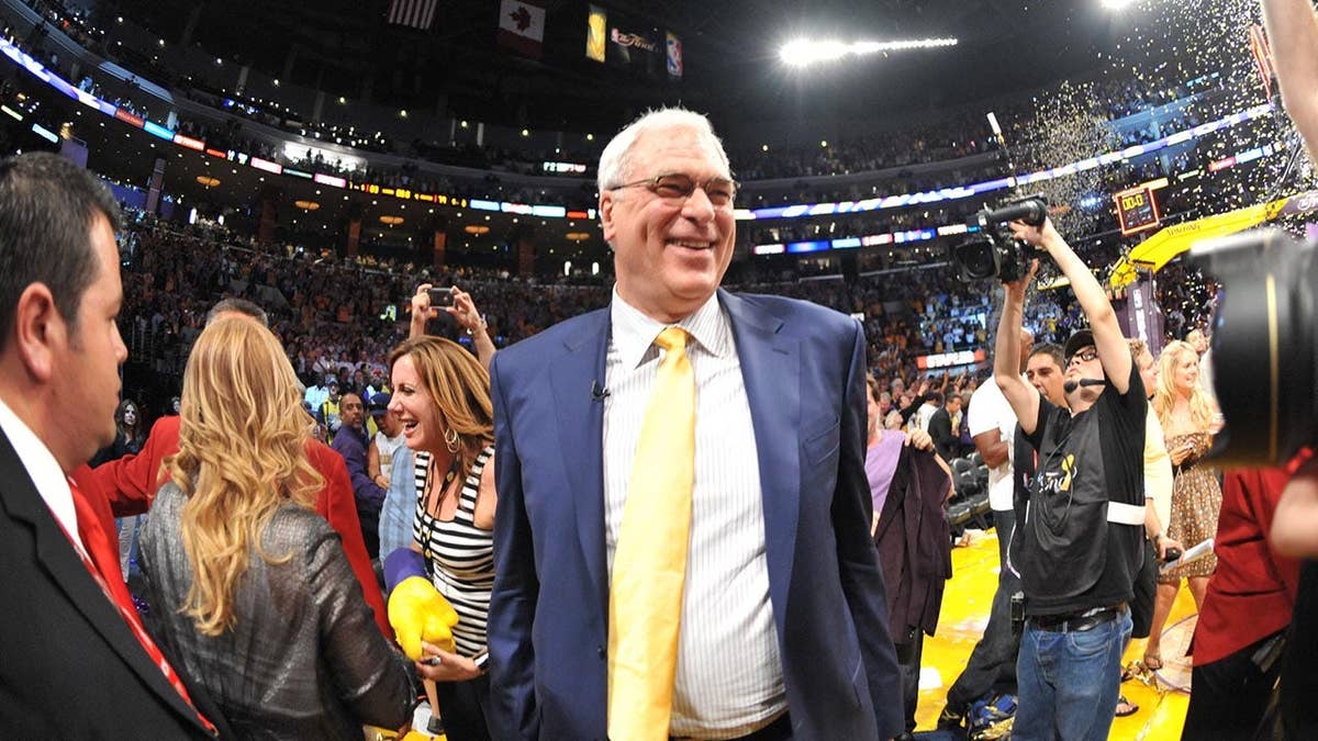 Lakers to Honor Phil Jackson with Statue