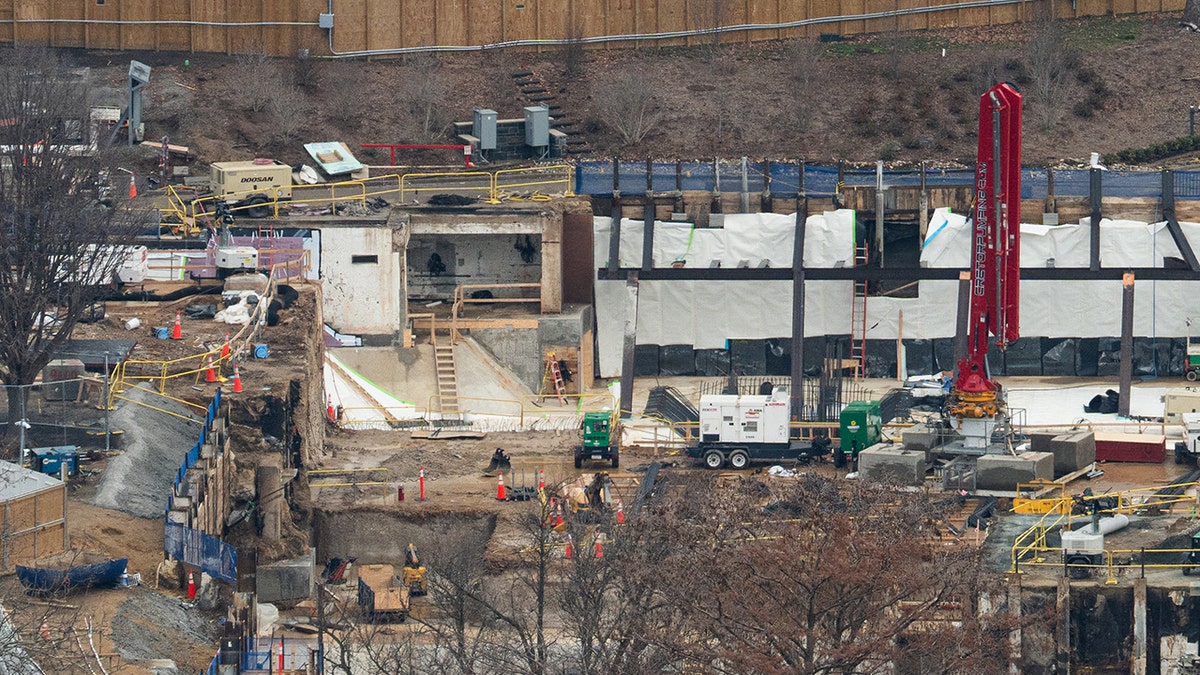 Debate Over Trump’s White House Ballroom Construction