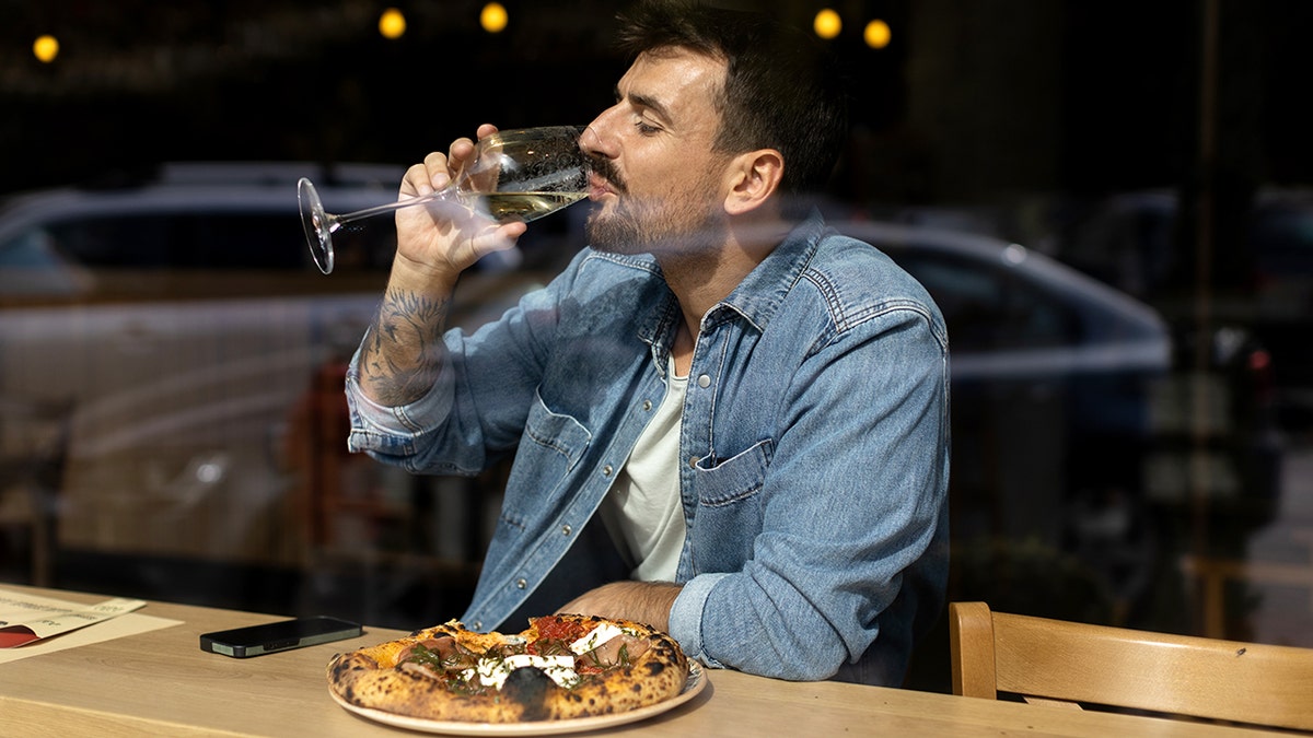 Solo Eating: Confidence or Loneliness?