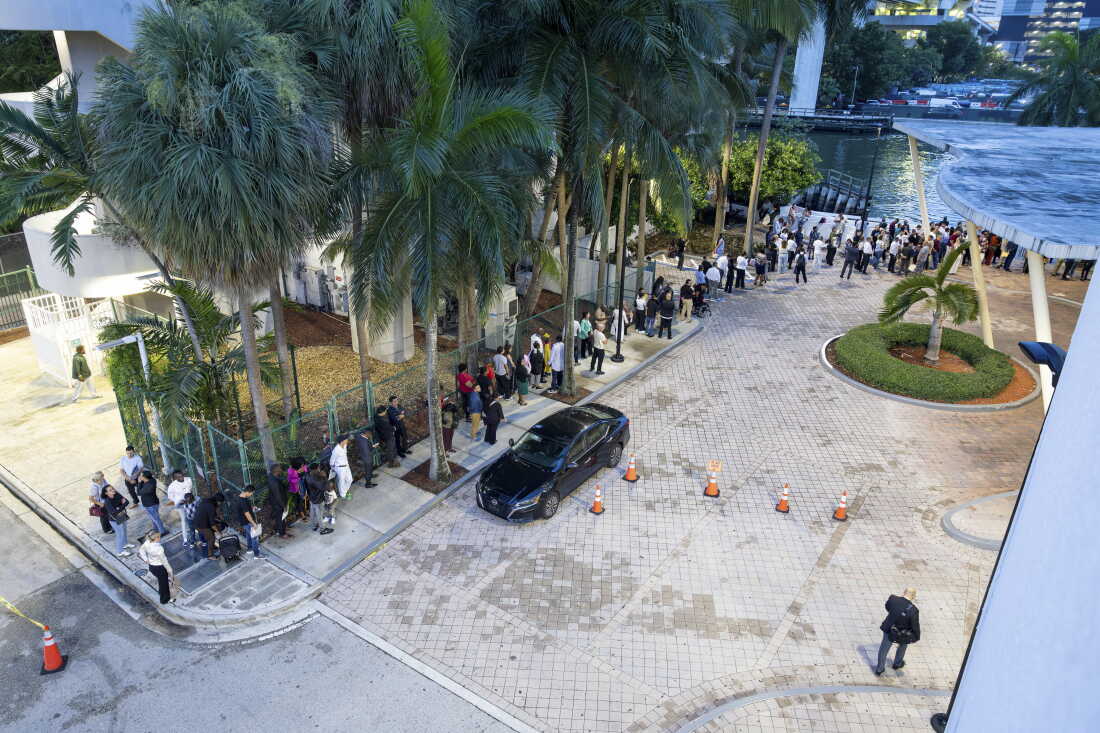 Miami Immigration Court Faces Long Lines Due to ‘Mega Master’ Calendar Hearings