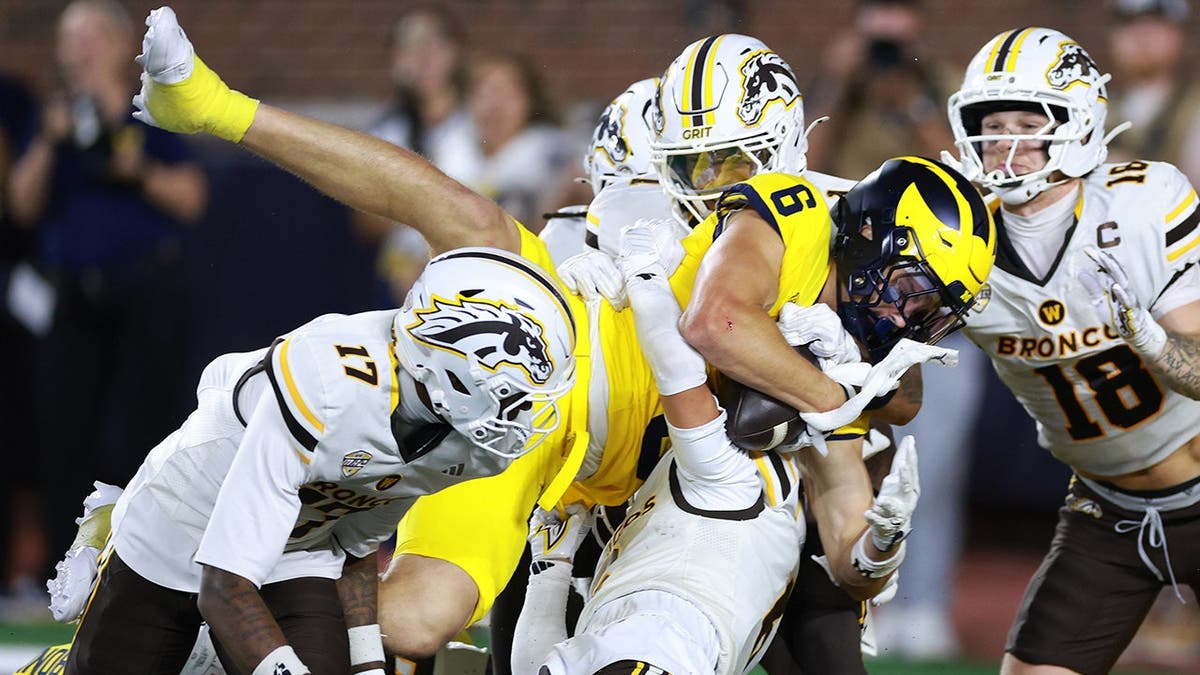 Controversial Win for Michigan Wolverines Against Western Michigan