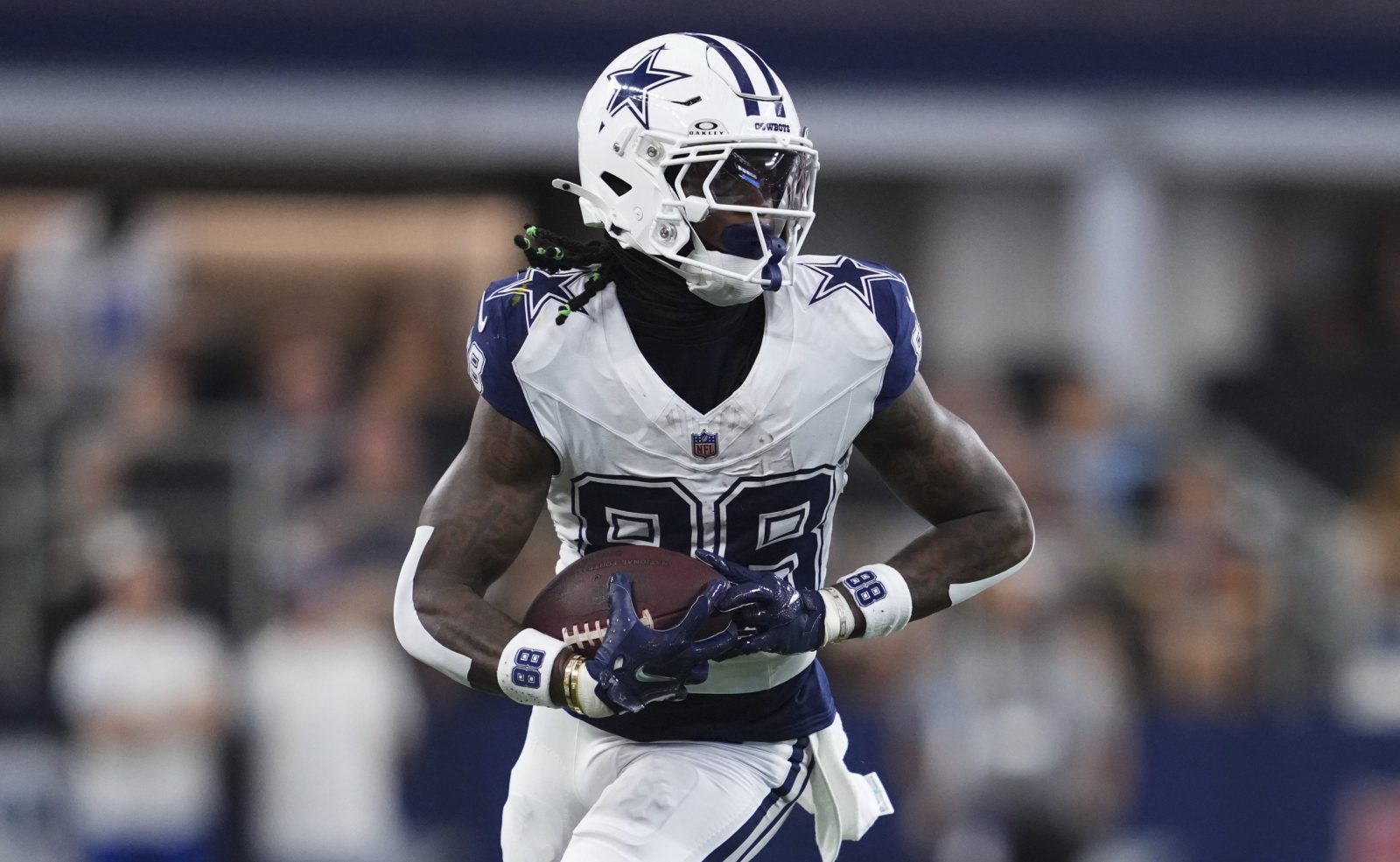 Dallas Cowboys Secure Victory Against Washington Commanders, Highlighting CeeDee Lamb’s Exceptional Performance