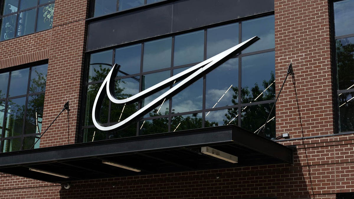 Nike’s Struggles in the Athletic Apparel Market
