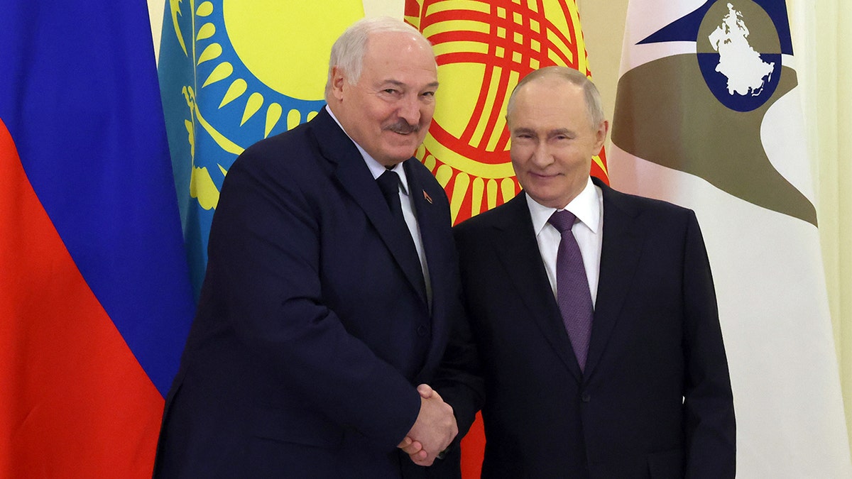 Lukashenko Jokes About Dictatorship with Putin Amid Belarus’ Strategic Role