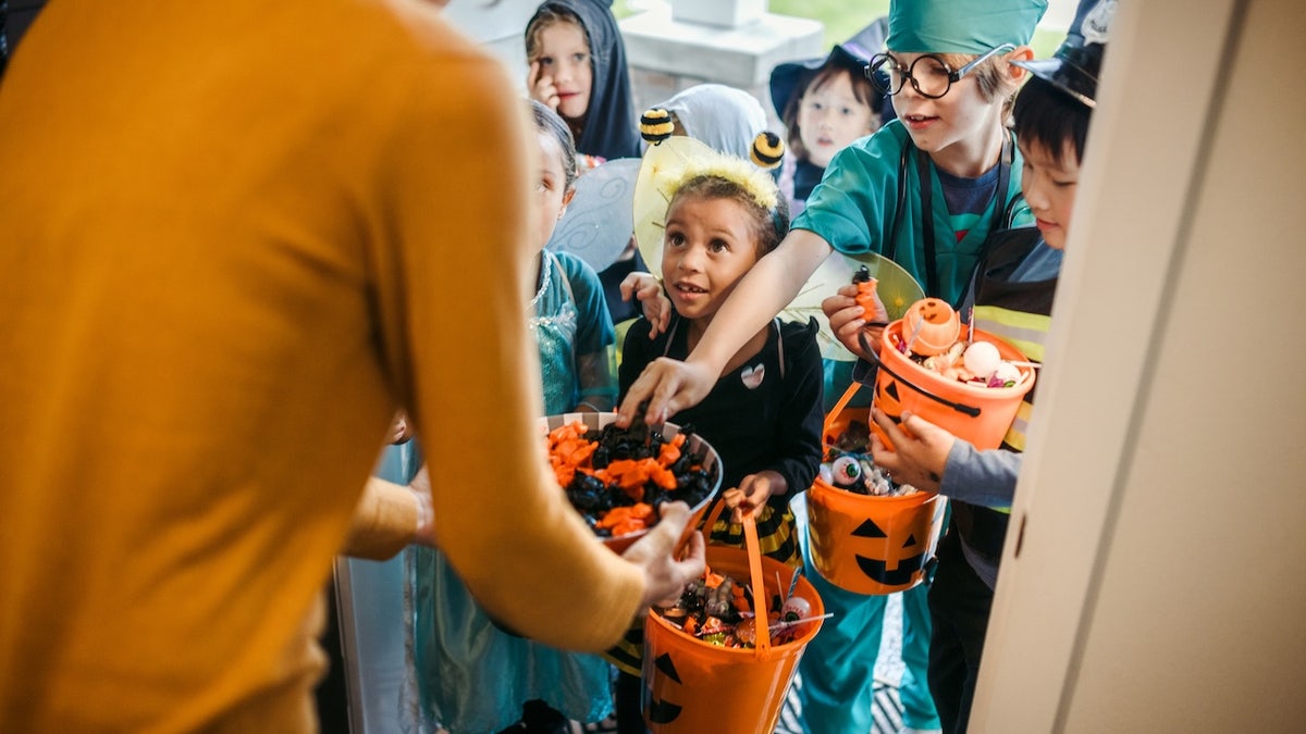 Save on Bulk Halloween Candy for Trick-or-Treaters