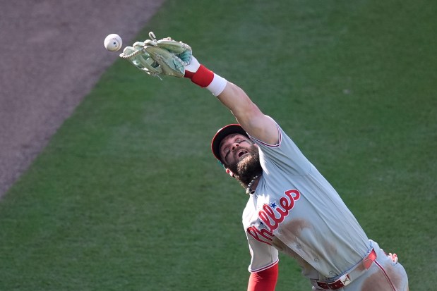 Phillies Secure Victory Over Braves to Force Decisive Game 3