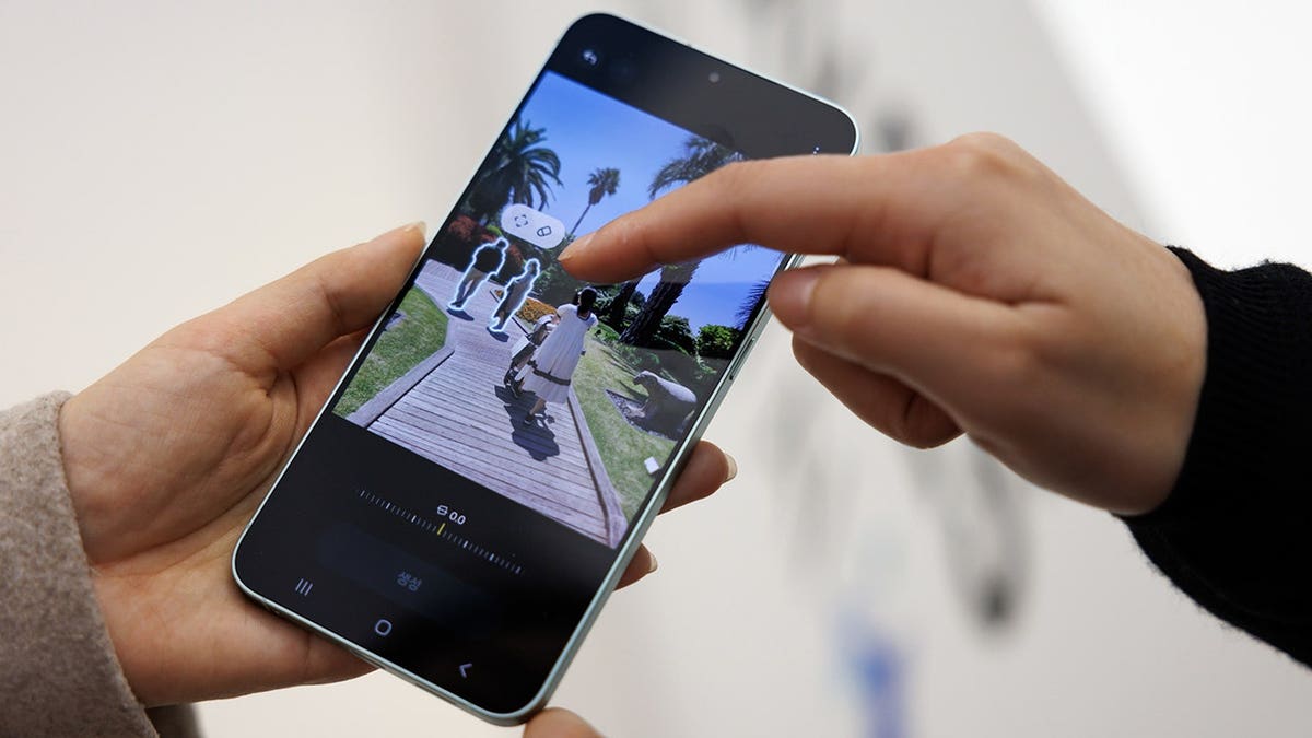 Efficient Techniques to Organize and Search Photos on Your Smartphone