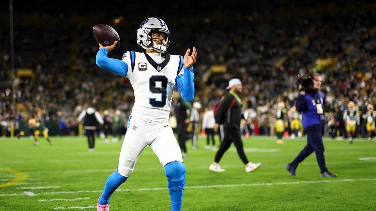 Packers Secure Key Win Against Panthers to Keep NFC North Race Tight