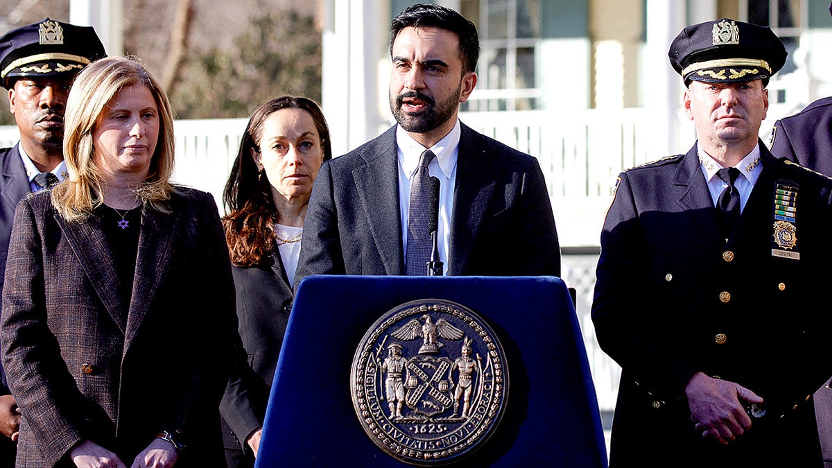 New York City Mayor’s Police Reform Efforts Under Scrutiny
